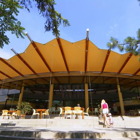 Hotel Magnolia Albena Buitenkant foto
